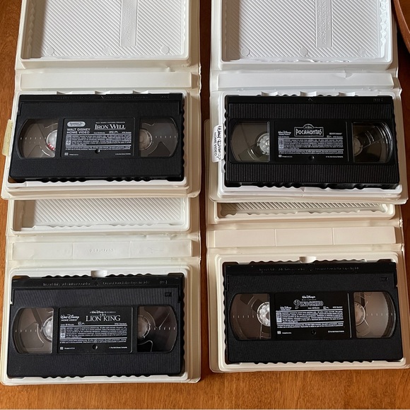 Walt Disney VHS Movie Set of 4 - Lion King, Iron Will, Pinocchio, Pocahontas - Picture 3 of 3